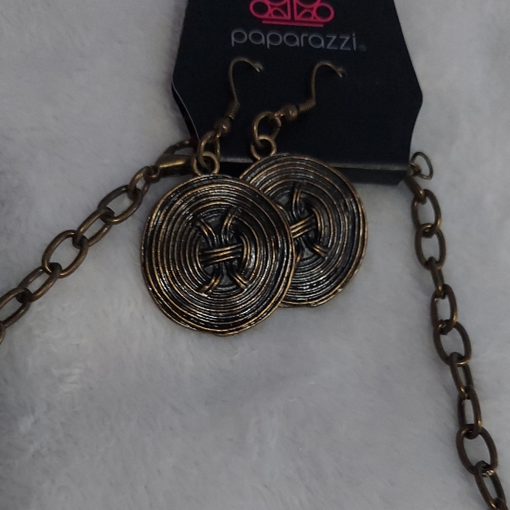 8/$10 Paparazzi Bronze Circular Necklace Set - Picture 4 of 7